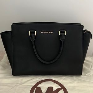 Michael Kors purse